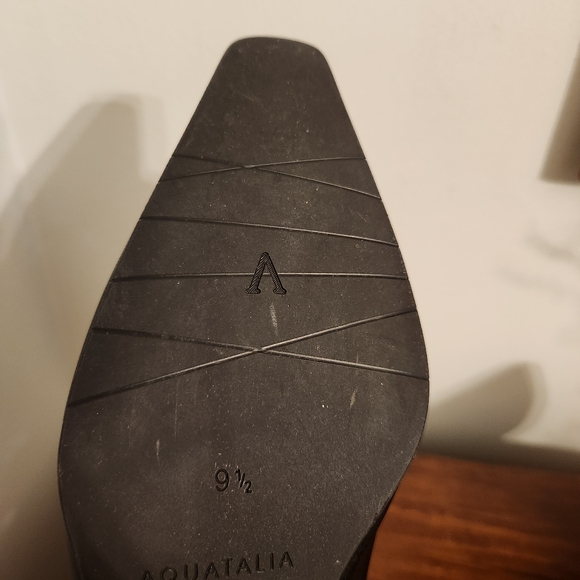 NWOB Aquatalia Aurelia Buckle Weatherproof Pointed Toe Pump Size 9.5 - Picture 5 of 9